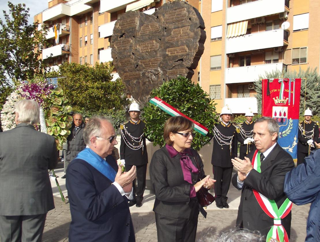 Il presidente Pepe, il Prefetto Latella, il sindaco Mongelli alla commemorazione
