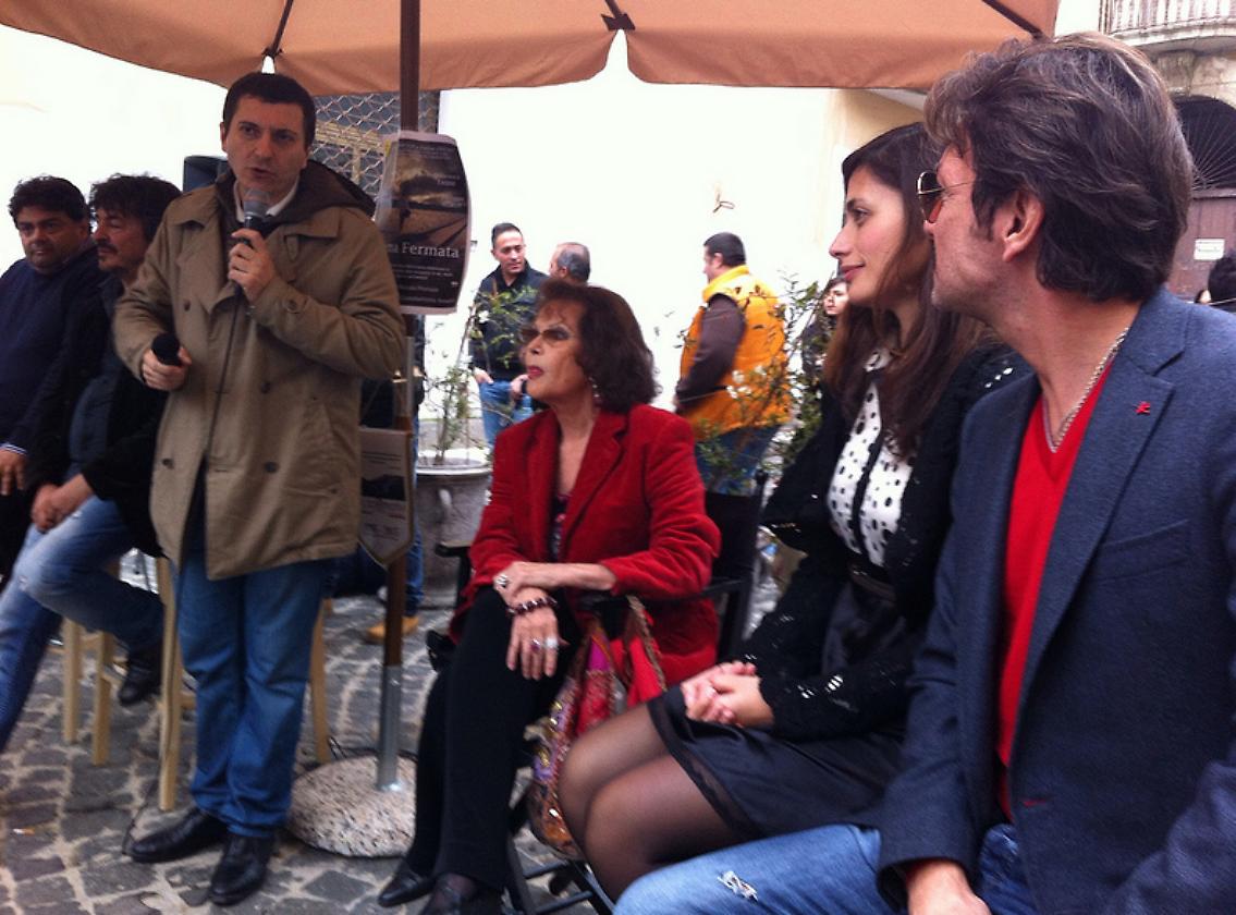 Claudia Cardina con Francesca Tasini e Sergio Assisi alla conferenza stampa introdotta da Roberto Parisi