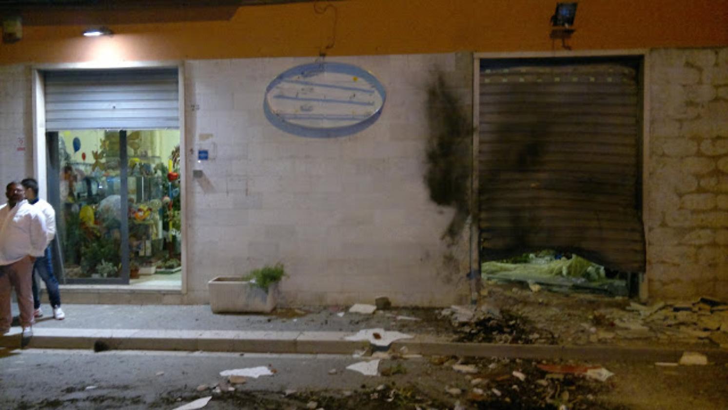 Il negozio di fiori di Carapelle devastato da una bomba