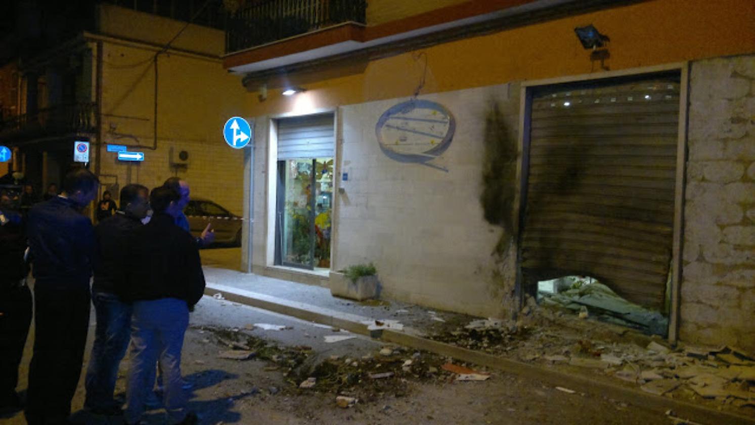 Il negozio di fiori di Carapelle devastato da una bomba