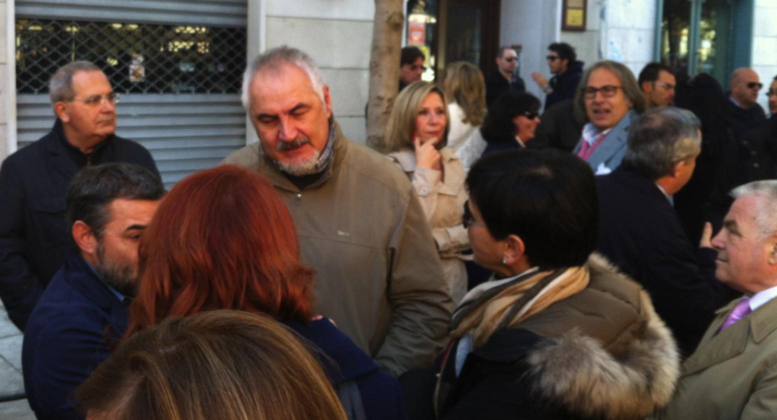 Un momento del sit-in di protesta in viale della stazione