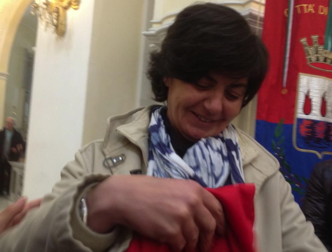 Una delle figlie di Nocera riceva la maglia n. 9