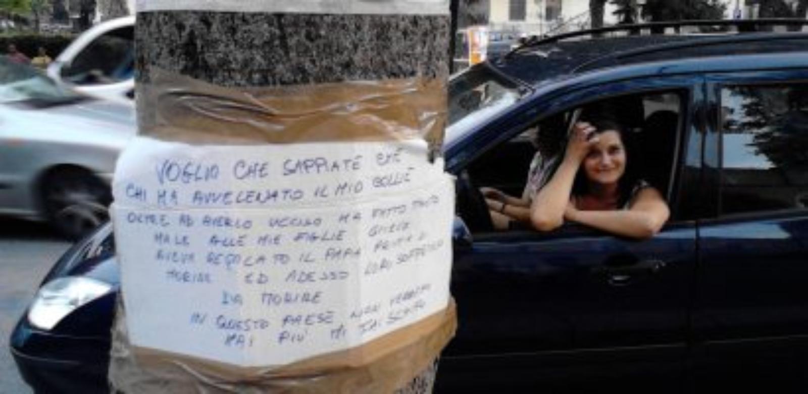 Sullo sfondo la signora Lucia