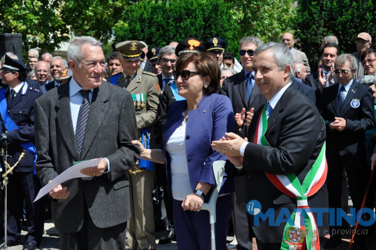 L'onorificenza di Cavaliere a Gennaro Buonanno