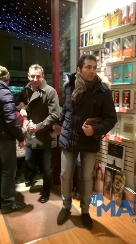 L'arrivo di Warwick presso la Libreria Mondadori