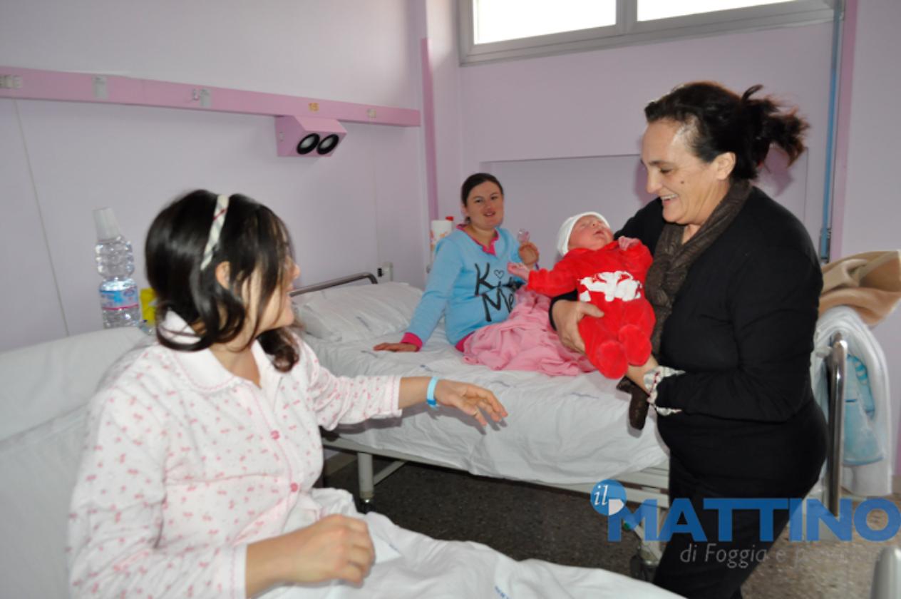 Luca tra le braccia della nonna