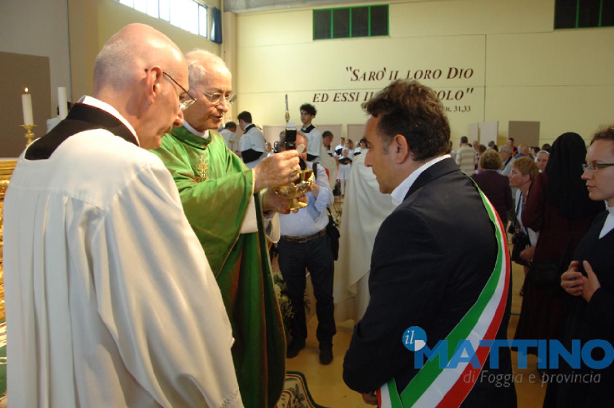 L'assessore Antonio Bove nel momento della Comunione