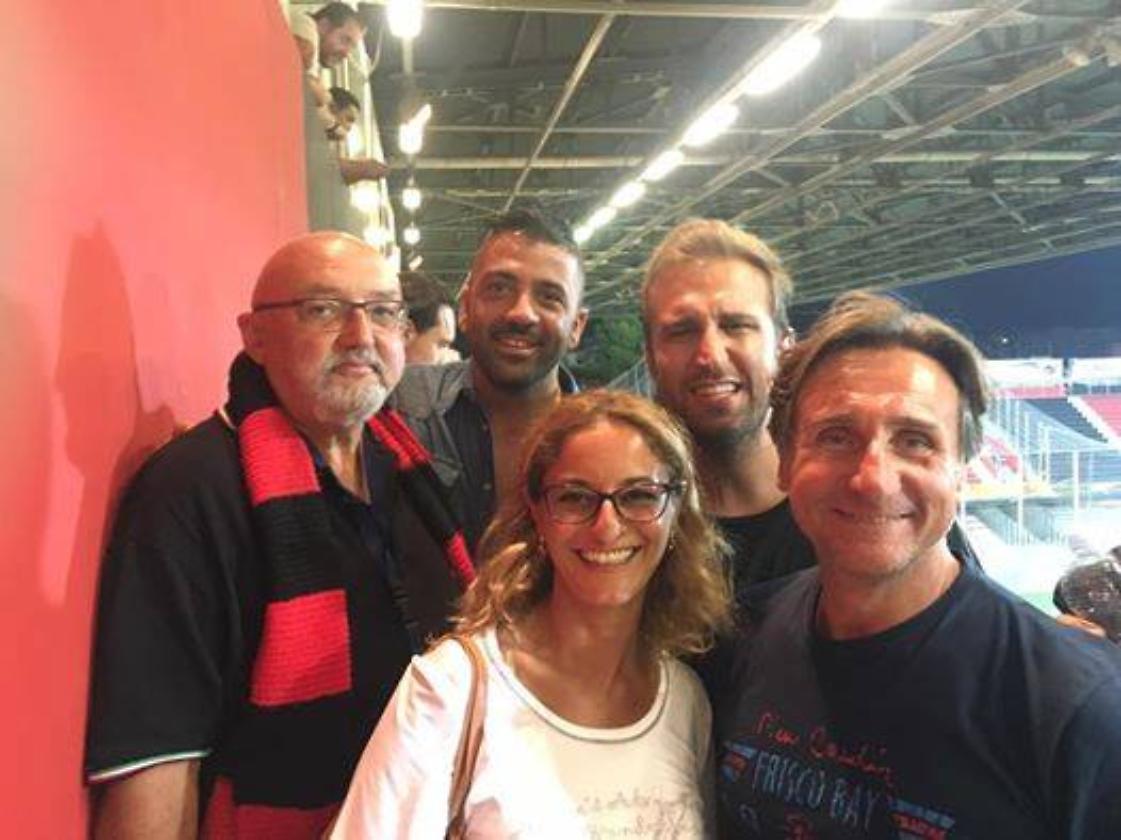 Il selfie di Pio e Amedeo allo stadio