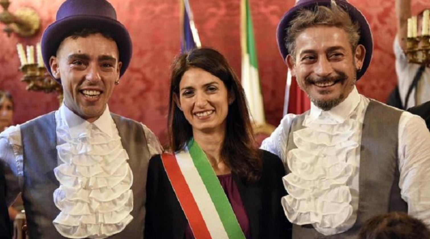 Gli sposi con la Raggi