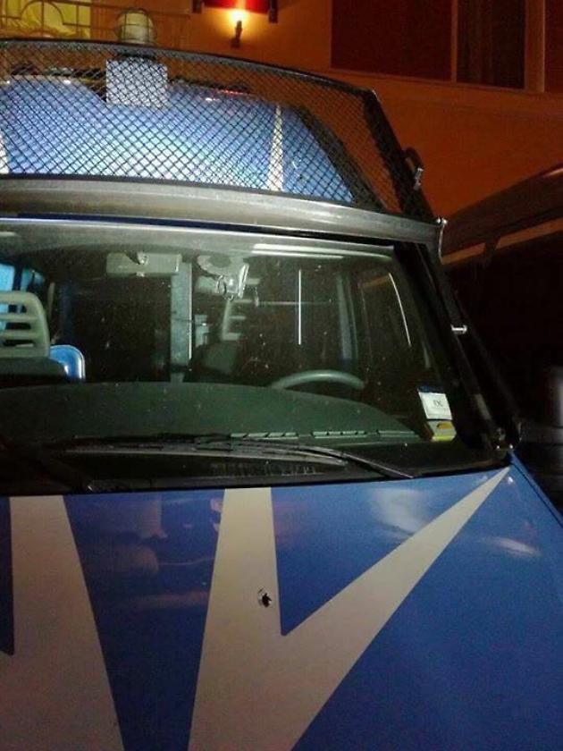 Il furgone crivellato dai proiettili