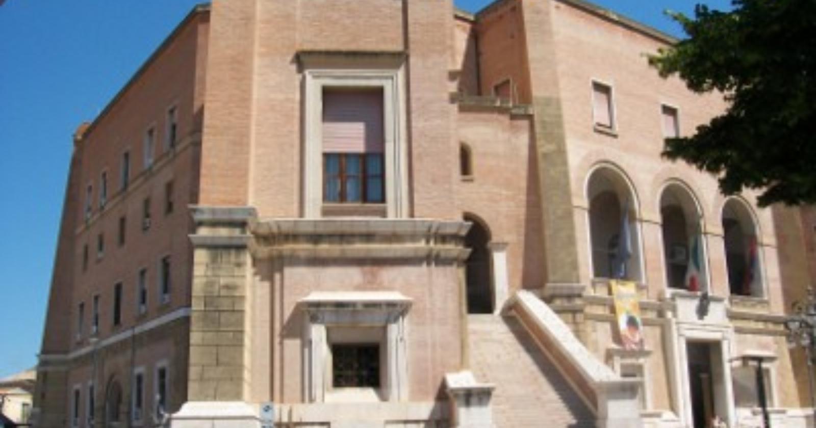 Foggia, dipendente  Ufficio Anagrafe del Comune rapinato di 11 mila euro