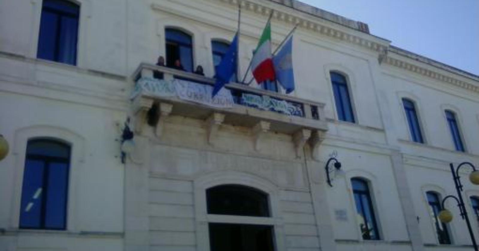Falso e tentata estorsione al Comune di Vieste: due arresti