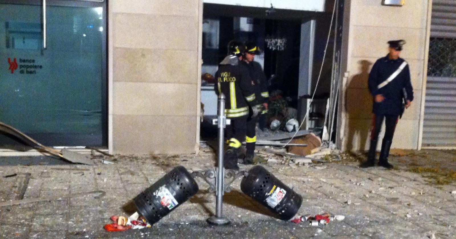 Ancora una bomba a Foggia, questa volta al negozio "Bibop Fashion" in viale della stazione