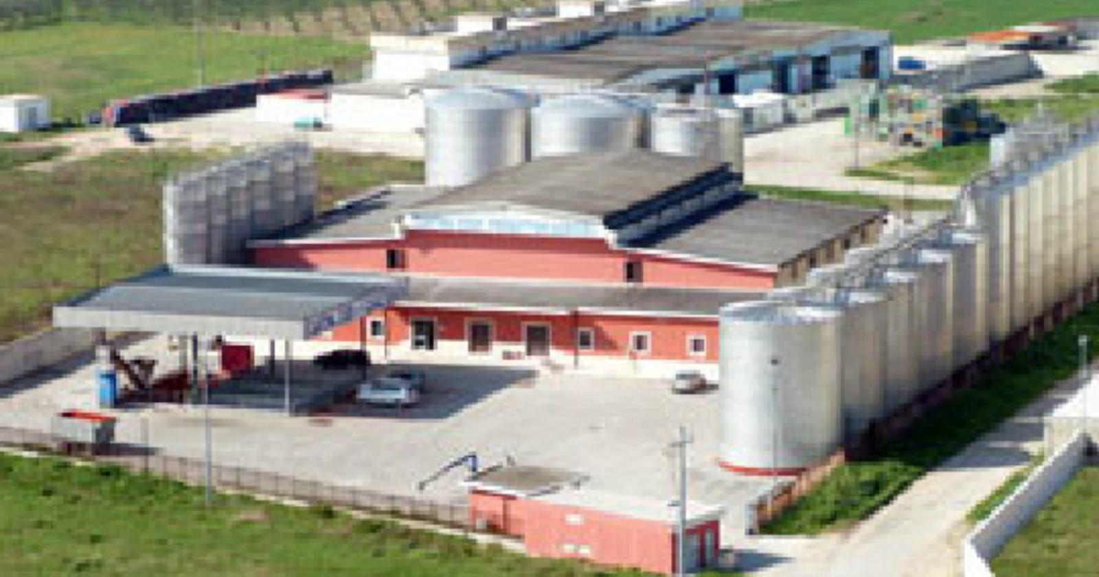 Il piazzale della Cantina Casaltrinità di Trinitapoli, sottoposto a sequestro