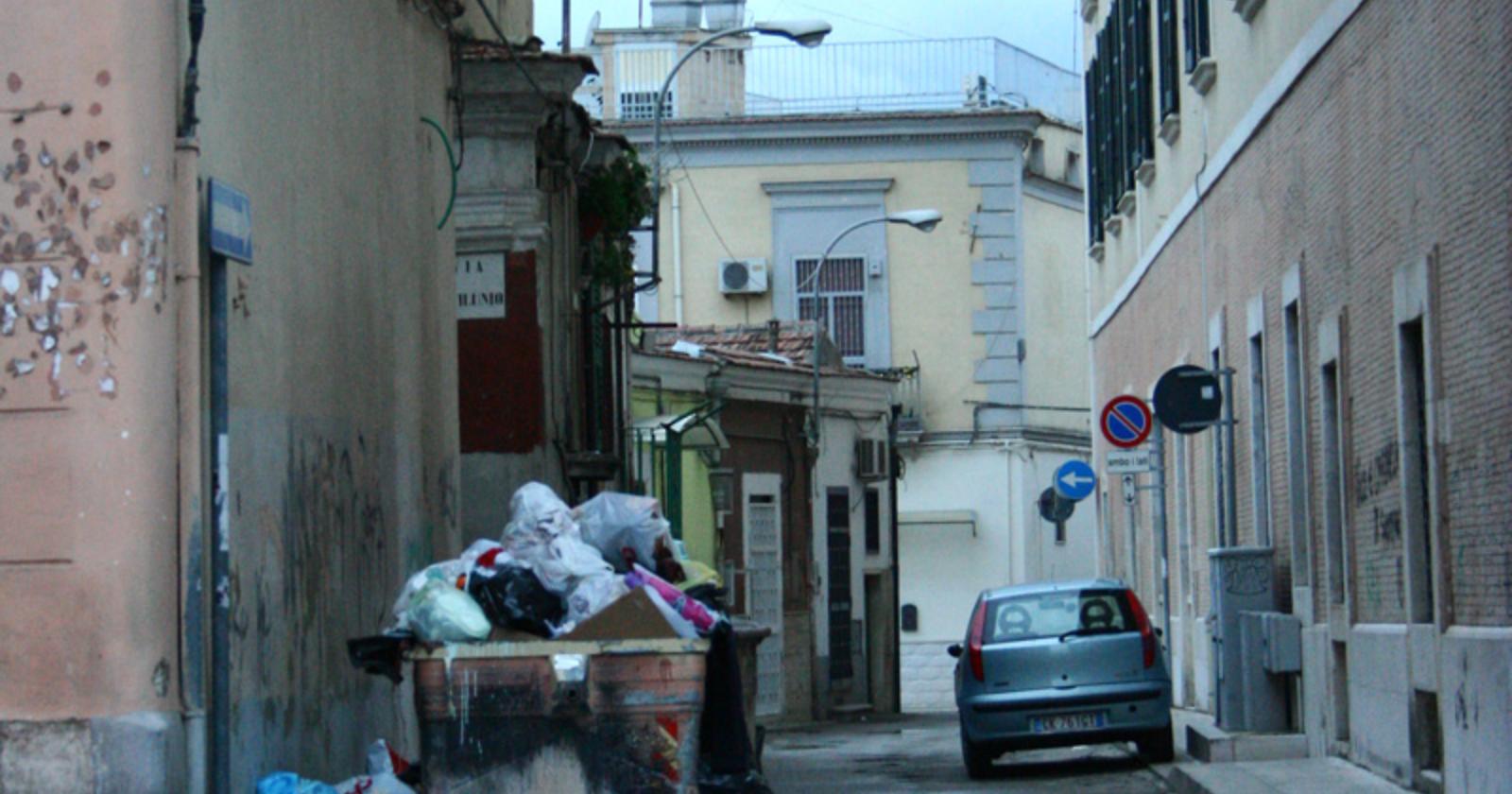 Rifiuti a Foggia, l'emergenza continua fino al 31 gennaio