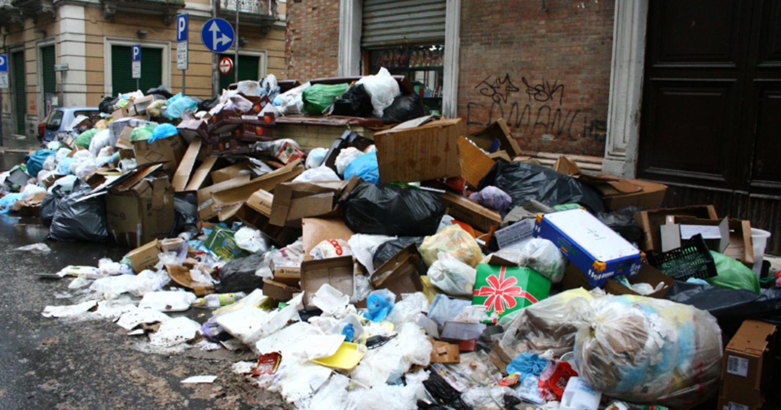 Unità di crisi al Comune di Foggia per evitare un Natale sotto la coltre dei rifiuti