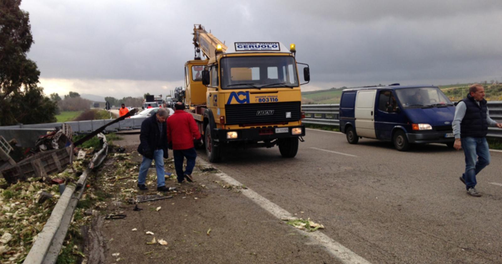 Incidente stradale sulla Foggia-Candela, muore autotrasportatore