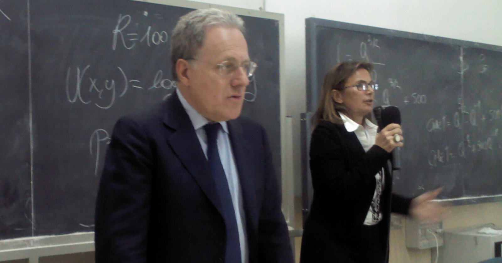 Sorgi a Foggia per spiegare la politica