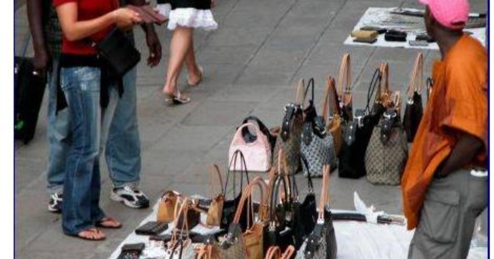 Lotta alla contraffazione, sequestrate 70 borse a Foggia dai Vigili