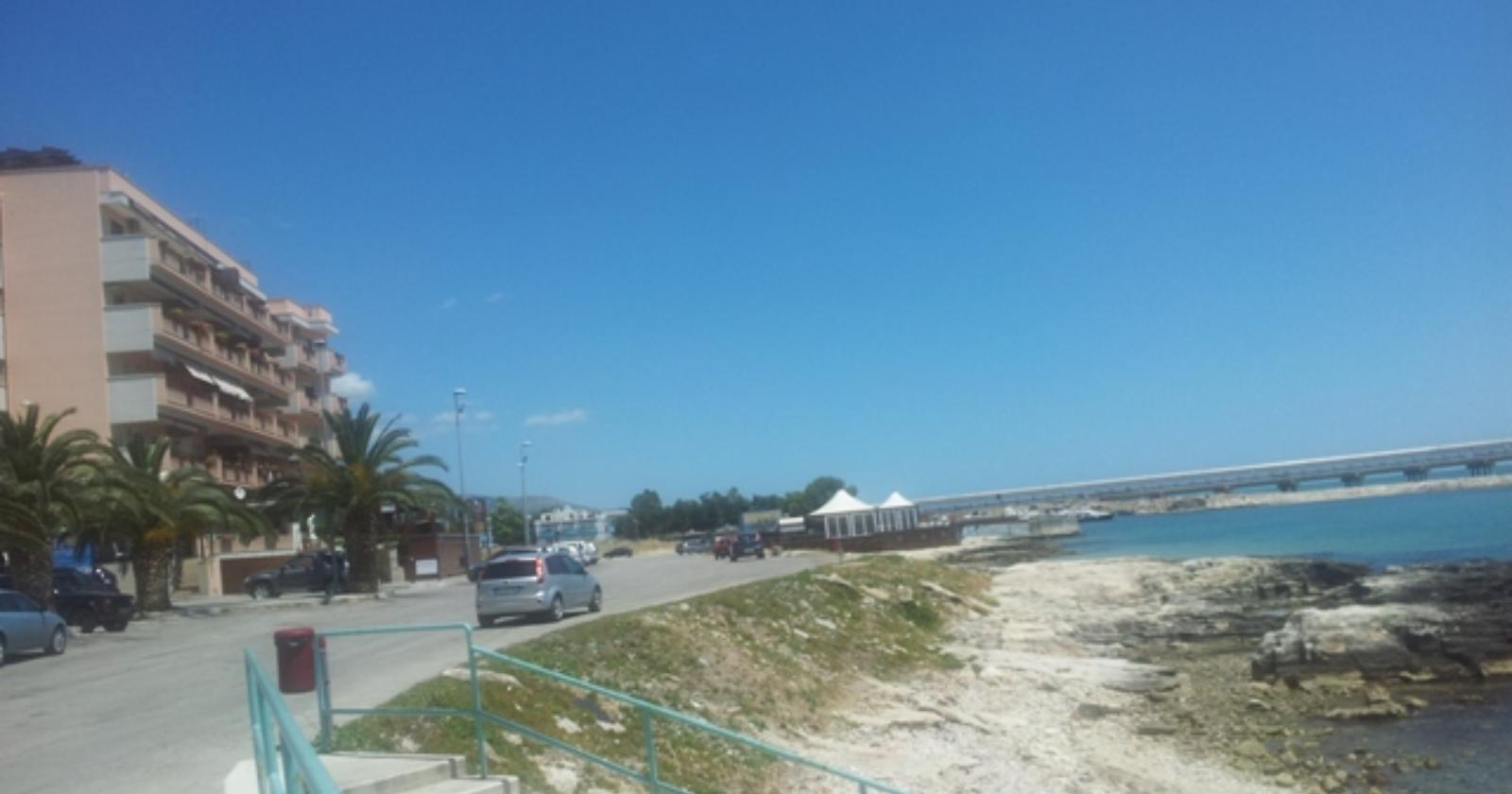 Manfredonia, una disabile precipita dalla scogliera