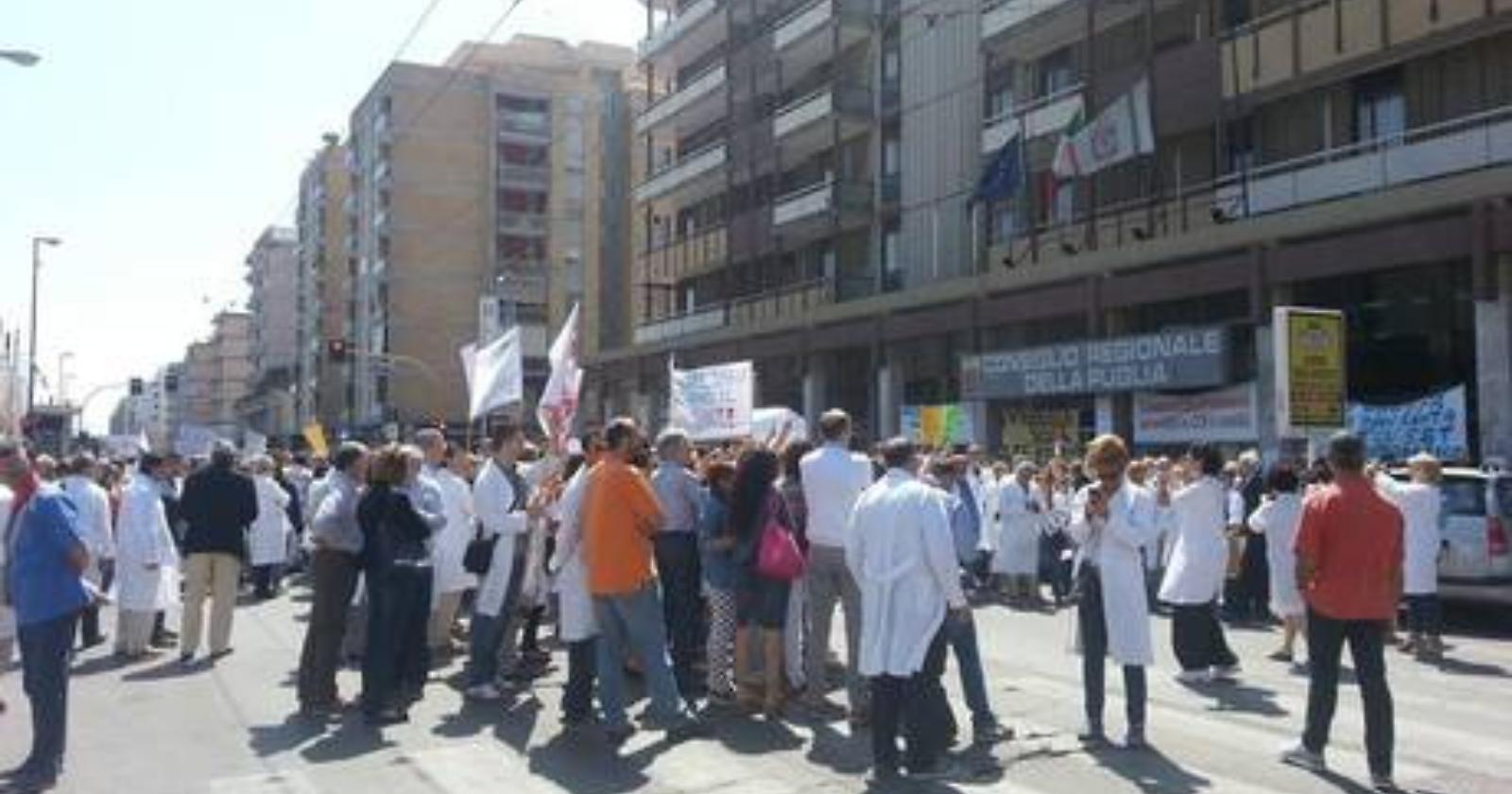 Analisi del sangue a rischio nei laboratori privati: la protesta degli addetti
