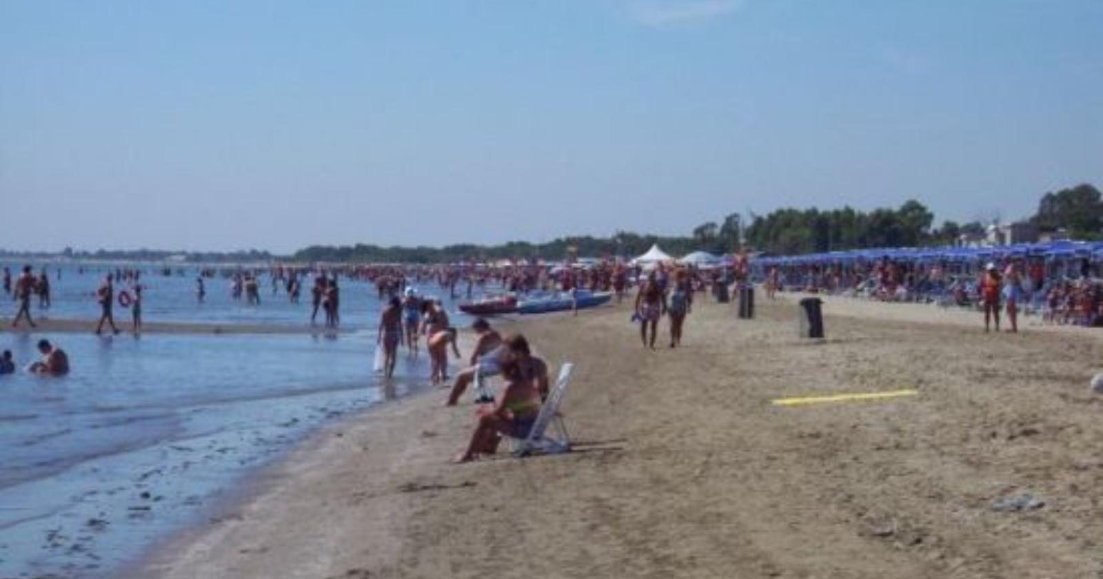 San Nicandro Garganico,  sequestrati 6.559 tra capi d’abbigliamento, giocattoli pericolosi 