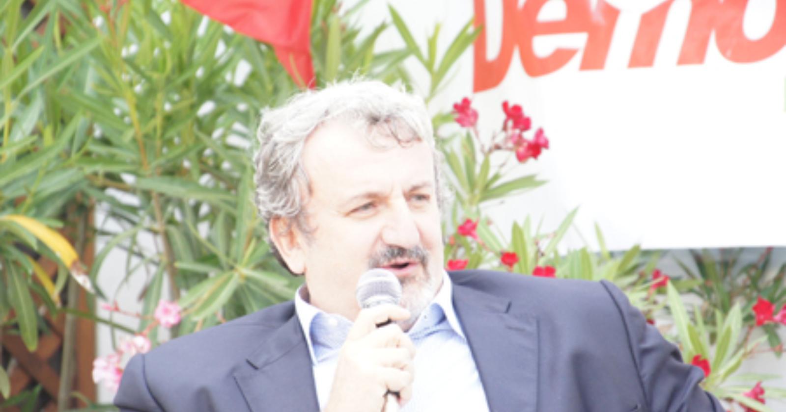 Emiliano a Vieste: «Compagni, se vogliamo vincere, bisogna tornare a "zappare"»