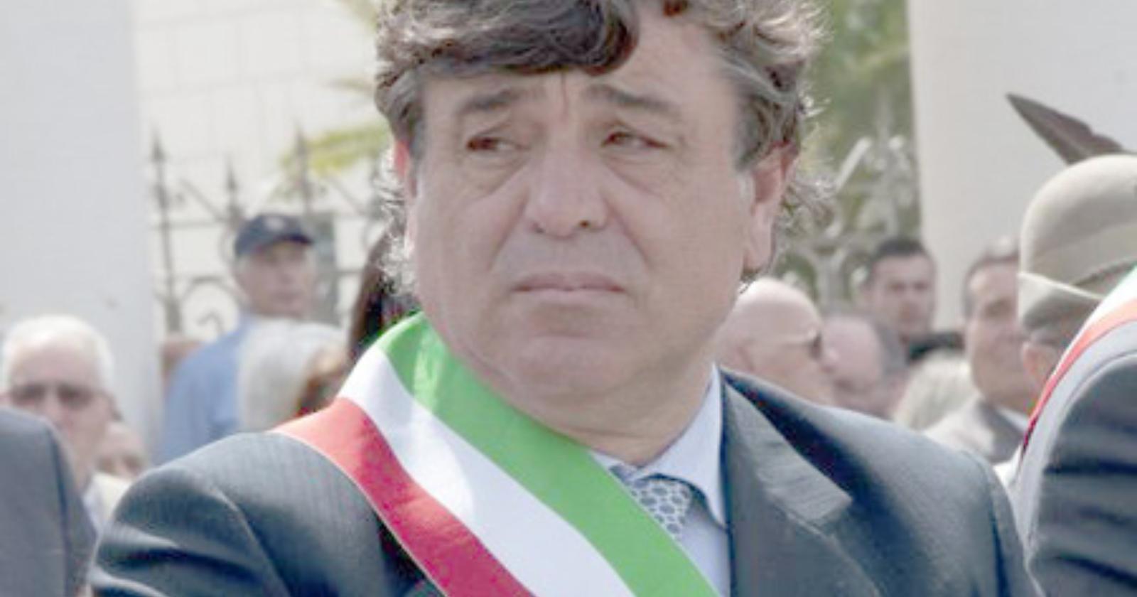Cera in catene da Napolitano: «Per revocare lo scioglimento del Consiglio» 