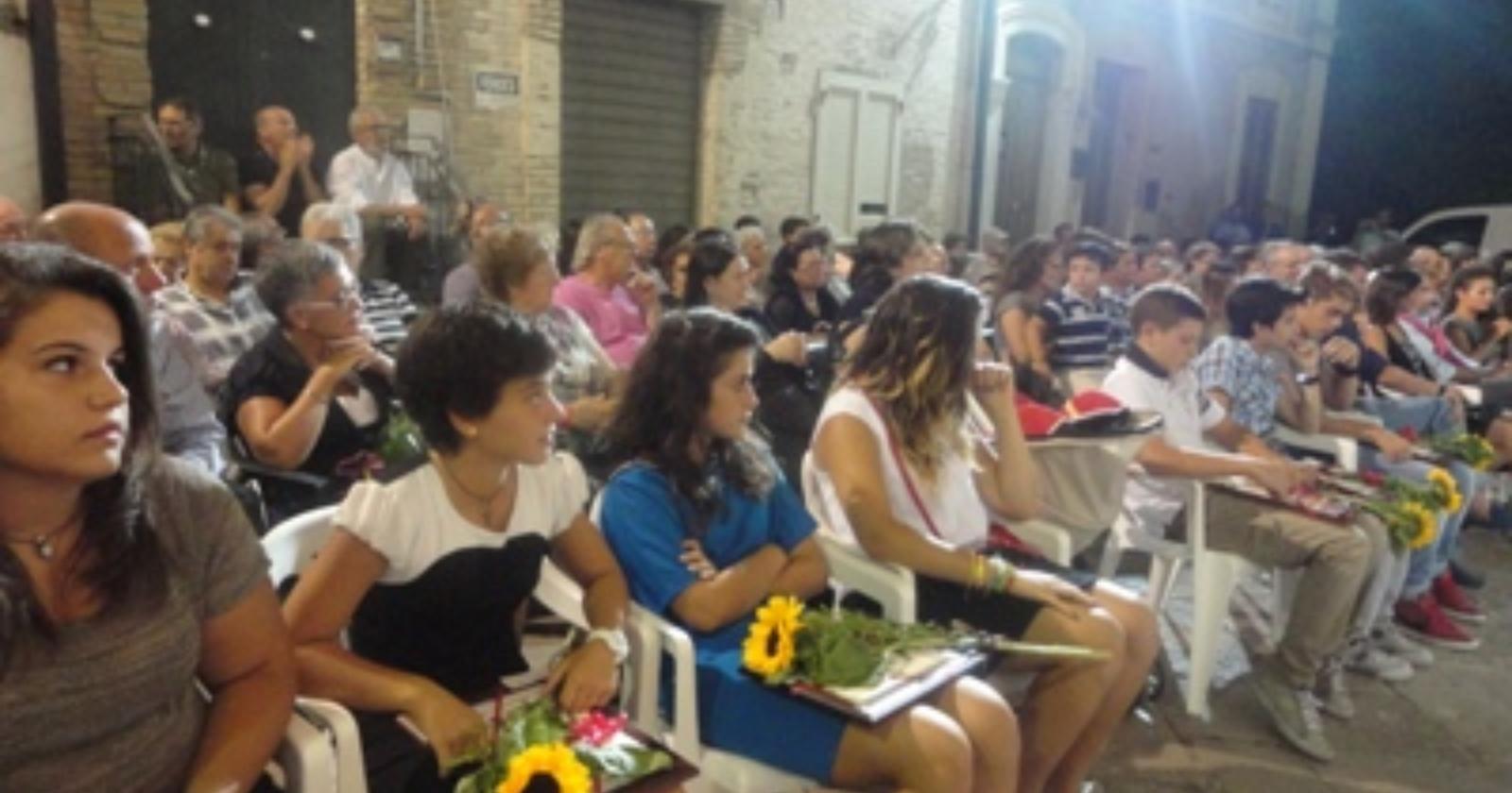 In prima fila, i ragazzi premiati