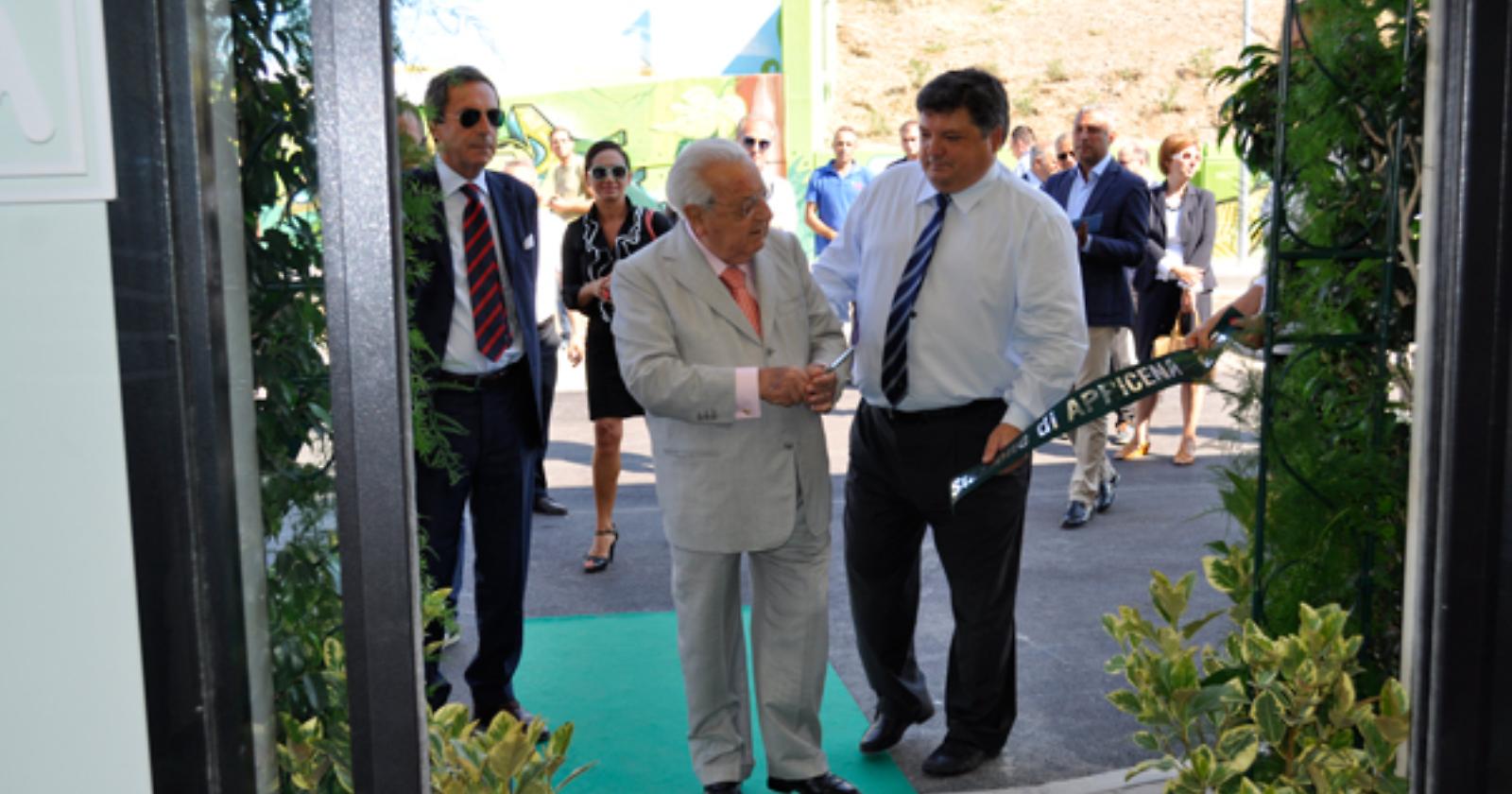 Taglio del nastro ad opera di Vincenzo Scarcia - Presidente di FerGargano