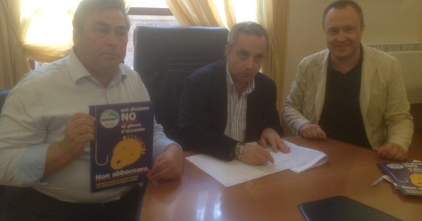 Referendum Idv contro il gioco d'azzardo, Mongelli è il primo foggiano a firmare