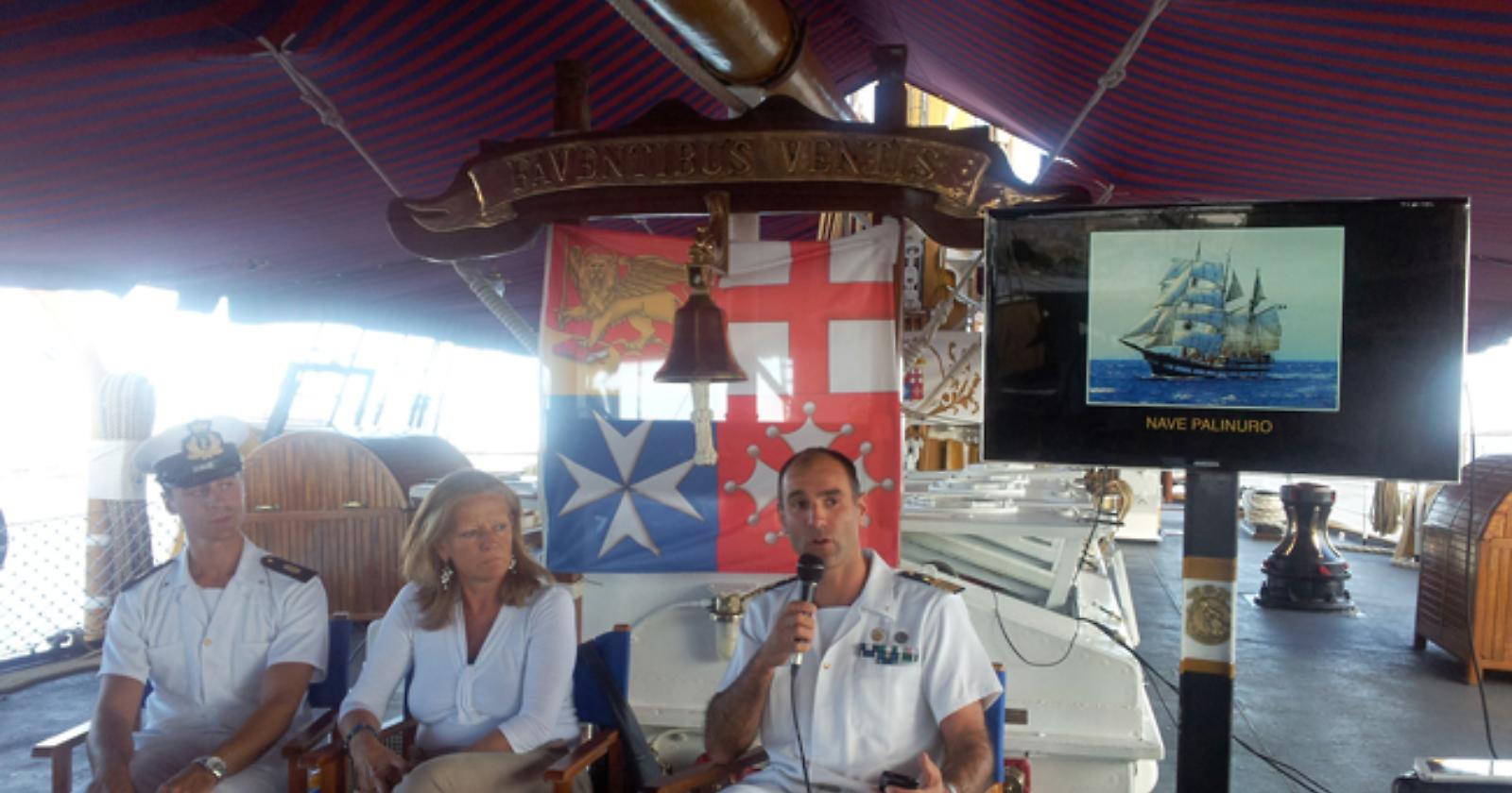 La "Palinuro" sbarca a Manfredonia