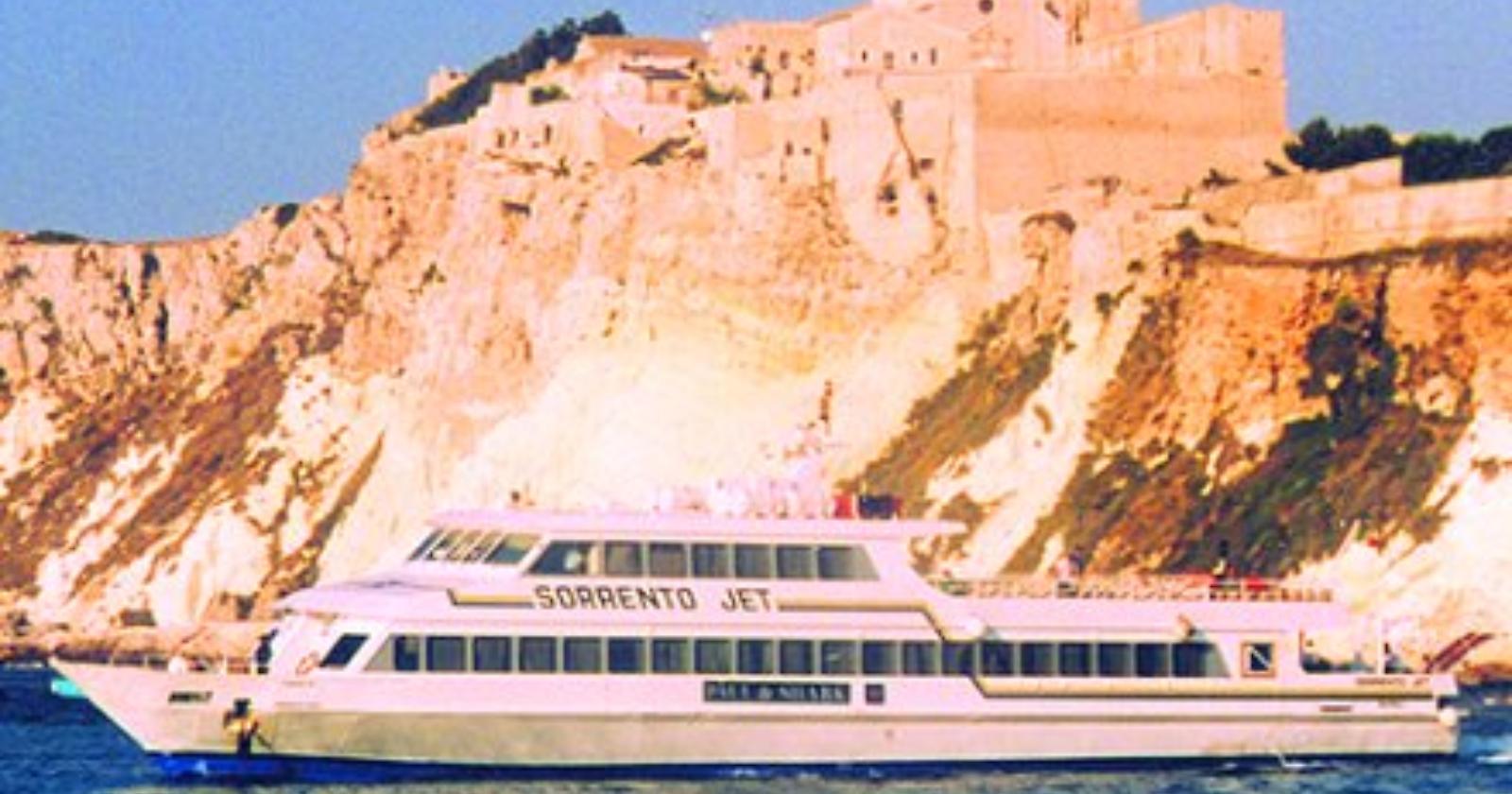 Tragedia marittima sfiorata a Tremiti. Nave passeggeri contro gli scogli