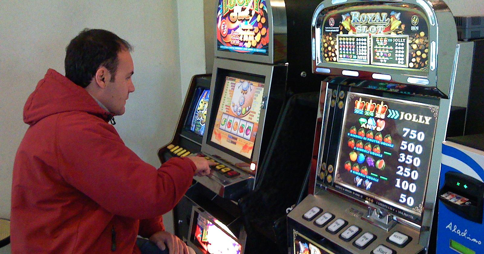 Gioco d'azzardo, Cicala: «Un triste buco nero per l'illusione di facili guadagni»