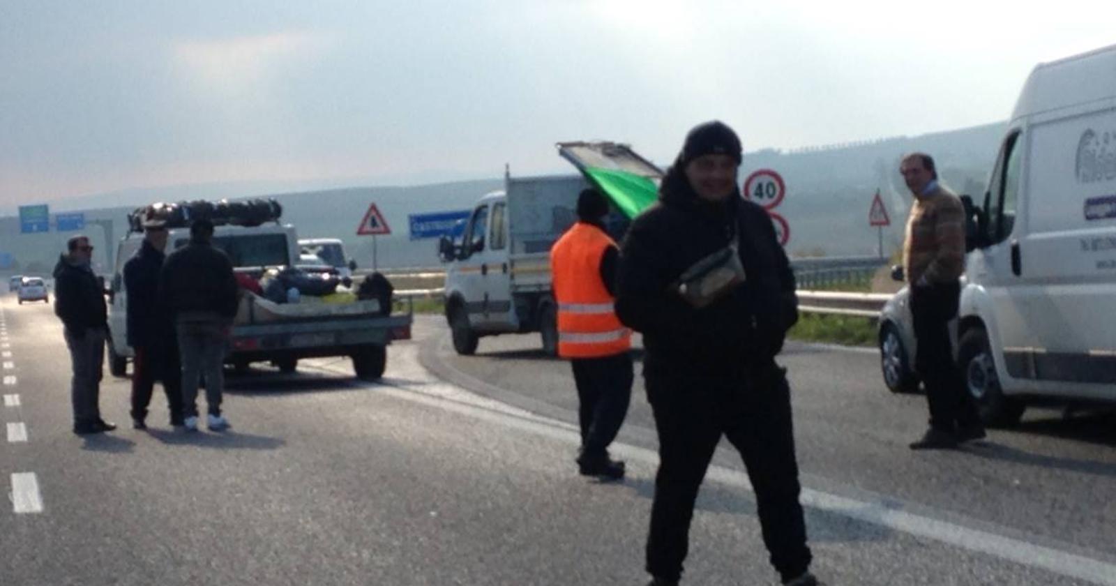 Protesta movimento "Forconi" in 3mila sfilano pacificamente su Cerignola