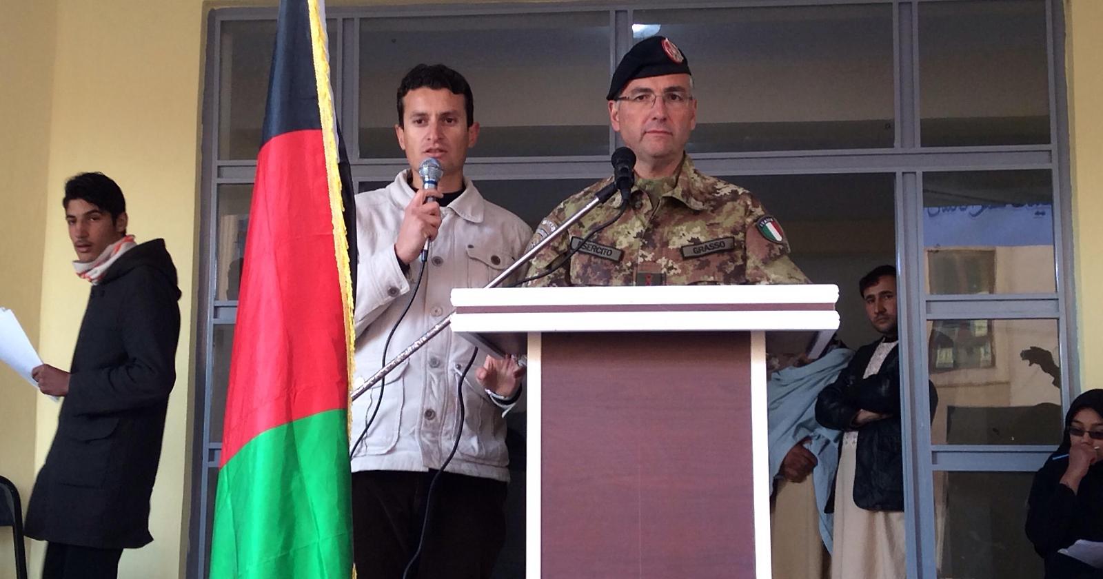 Il colonnello Vincenzo Grasso durante la cerimonia di inaugurazione della  “Pole Rangina High School” 