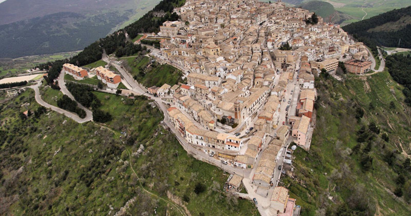 A Sant'Agata di Puglia linee telefoniche e internet bloccati: un paese senza più voce! 