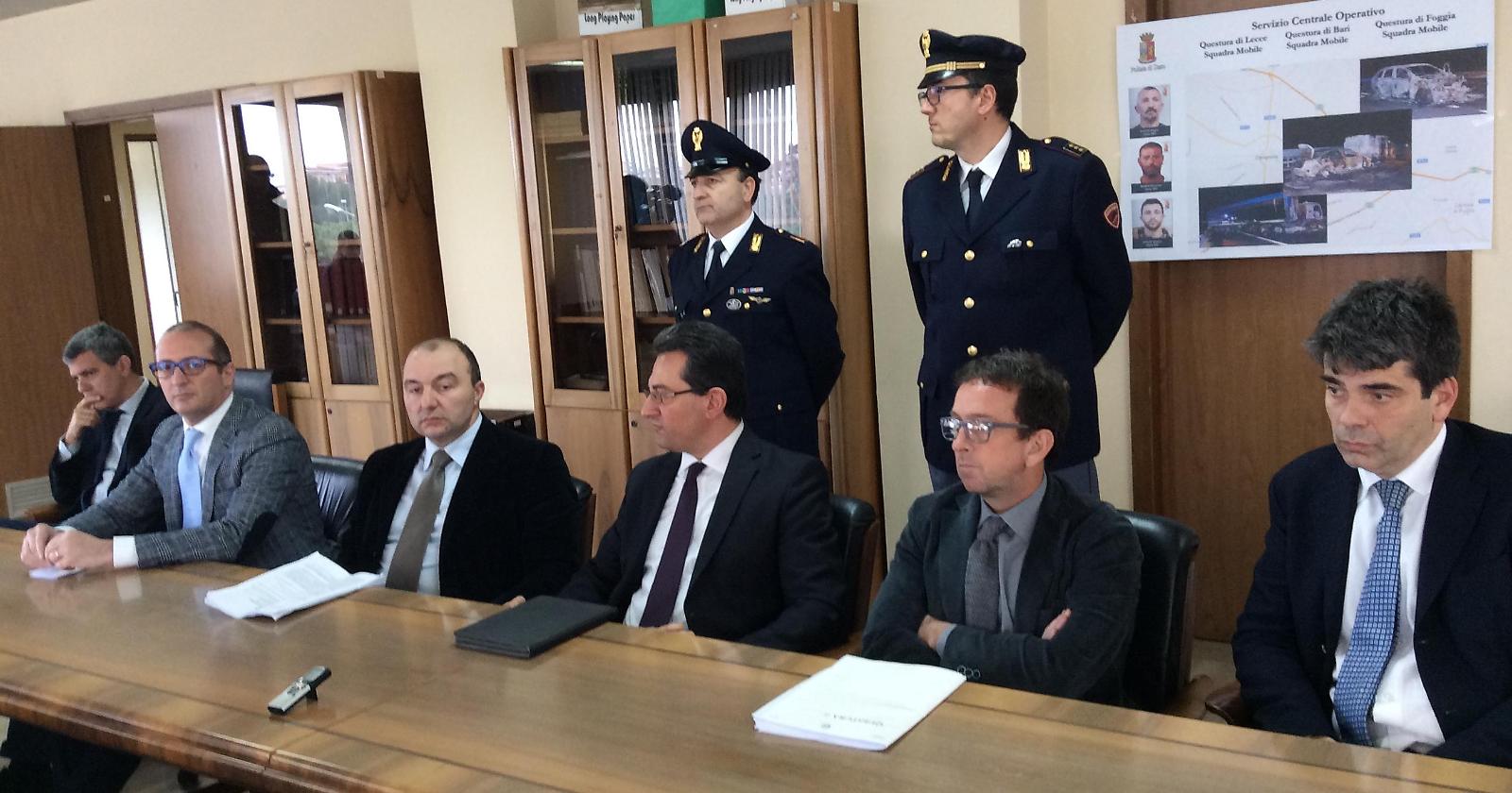 Assalto portavalori, gli arrestati: «Quando prende il cancello dammi l'ok»