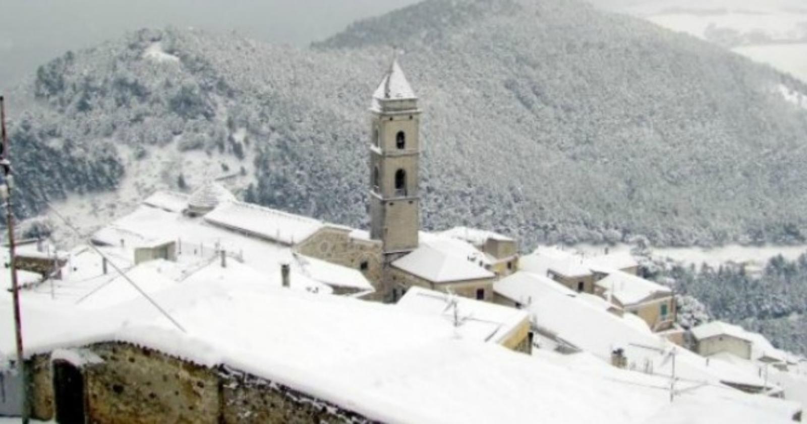 Quella sciarpa di neve che riscalda le adolescenze del cuore