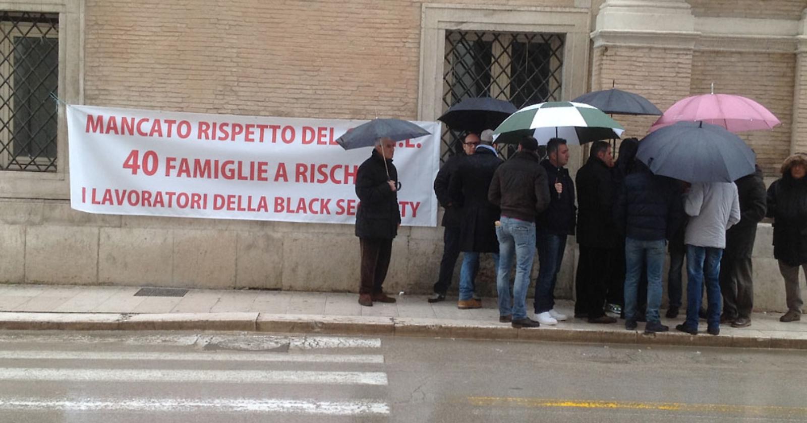 Vigilantes Black Security sul piede di guerra: senza stipendio e a rischio posto