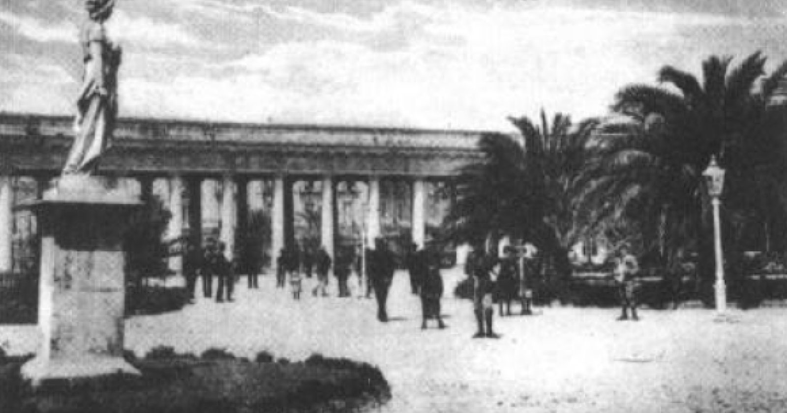 Oggi, 16 febbraio 1828, Luigi Oberty riceve l'incarico di progettare i propilei della villa di Foggia