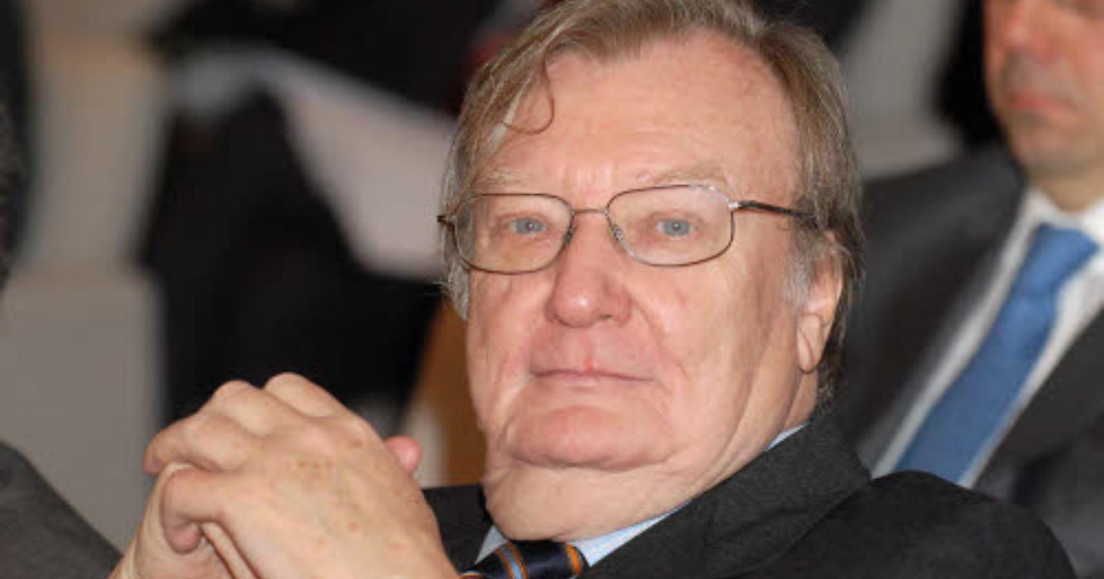 Oggi, 7 marzo 2004, sigillo d'oro dell'Università di Foggia a Carlo Rubbia