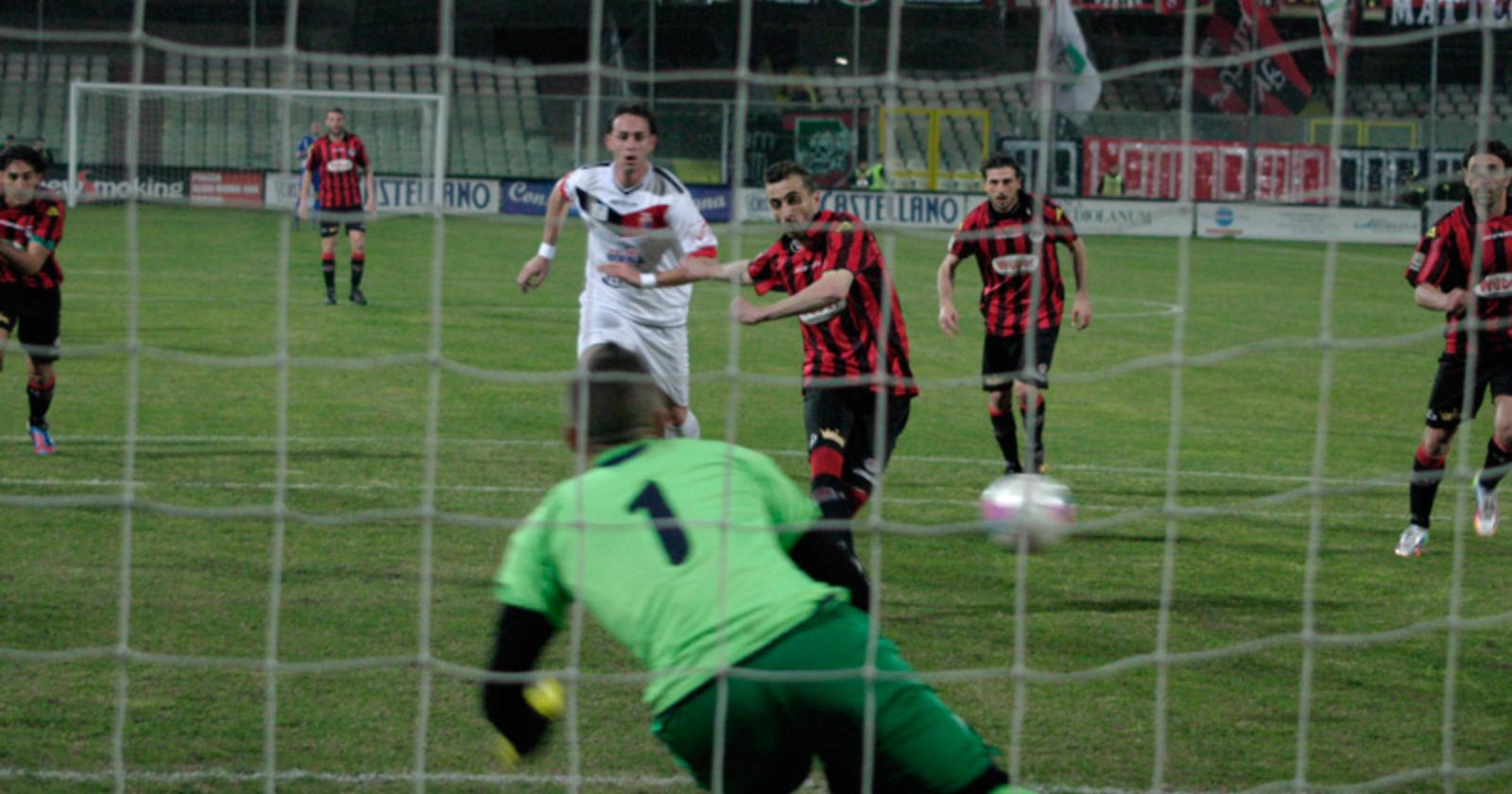 Un Foggia tutto fuoco non regge l'amplesso finale con la Casertana