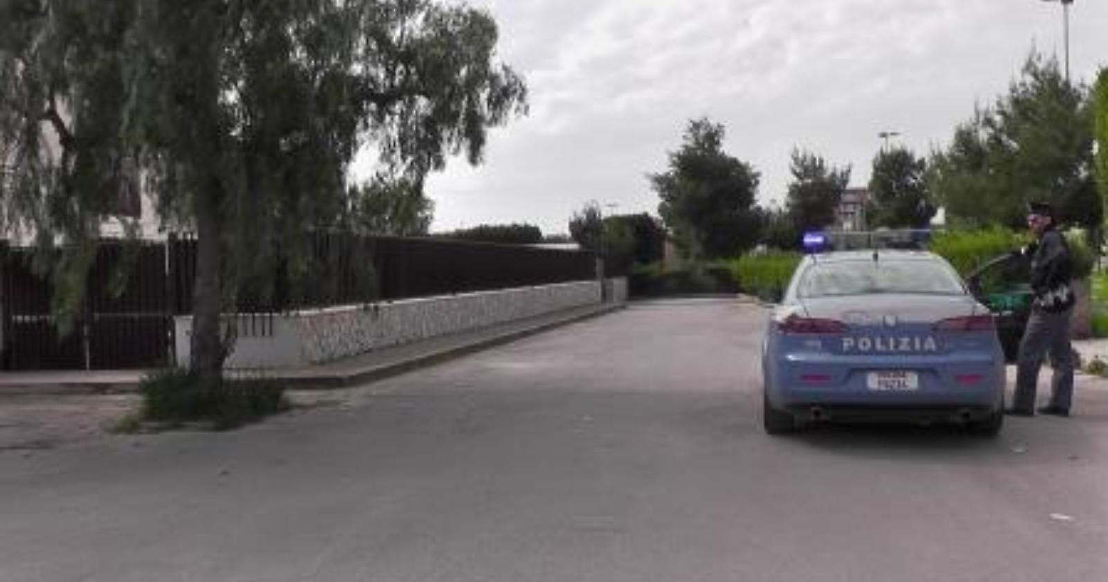 Adescava ragazzini per fare sesso: i poliziotti lo hanno colto sul fatto