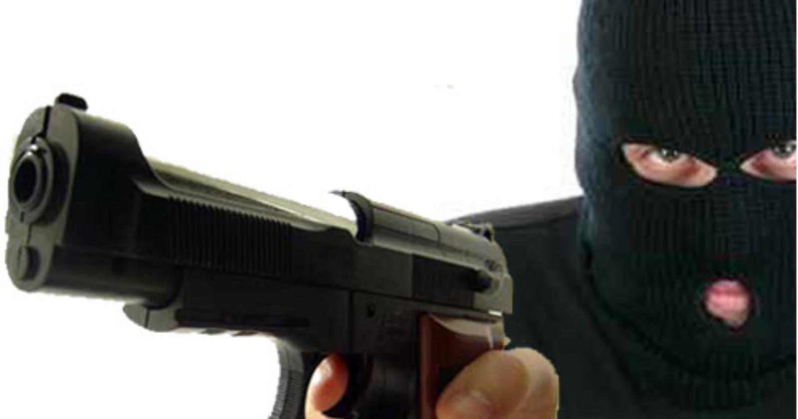Cerignola, commando armato rapina automobilista: rubata una Jeep Grand Cherokee
