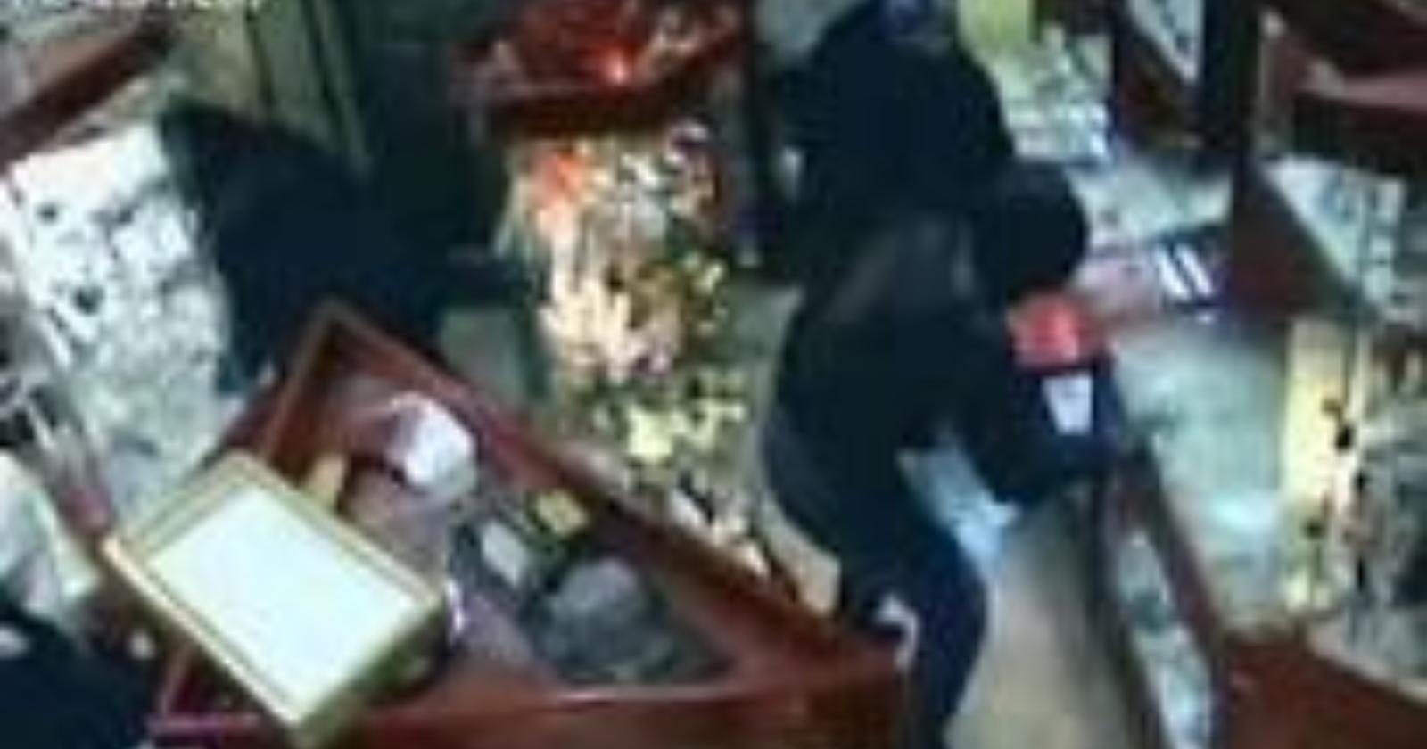 roia, rapina alla gioielleria "Gugliemi": banditi si fingono clienti