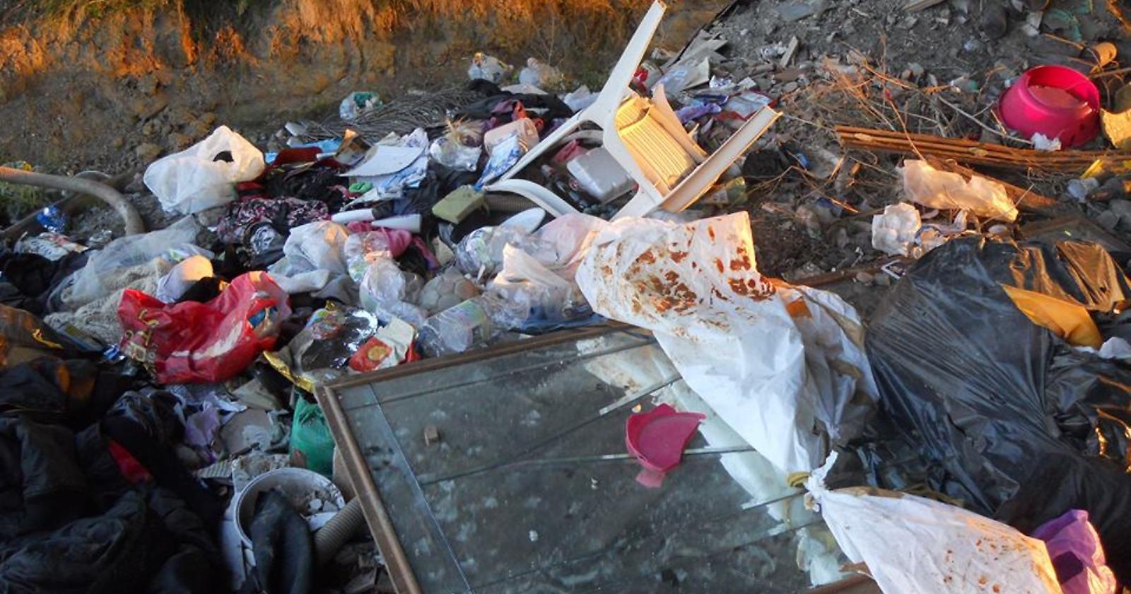 Gli asparagi? Nascono tra amianto e rifiuti, alle porte di Foggia