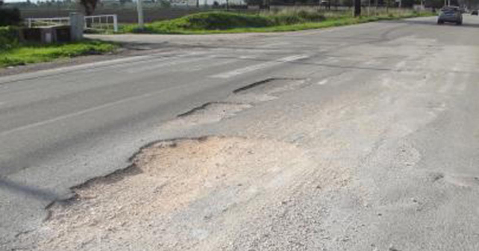Le buche in via Napoli a Foggia