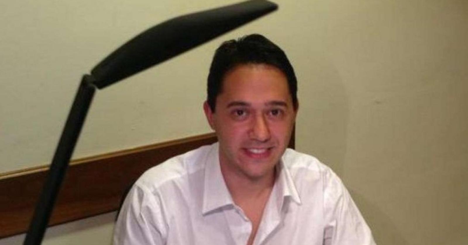 De Lorenzis (M5S) sbugiarda Mario Mauro e Regione Puglia: i voli civili dall'Amendola precipitati nelle promesse
