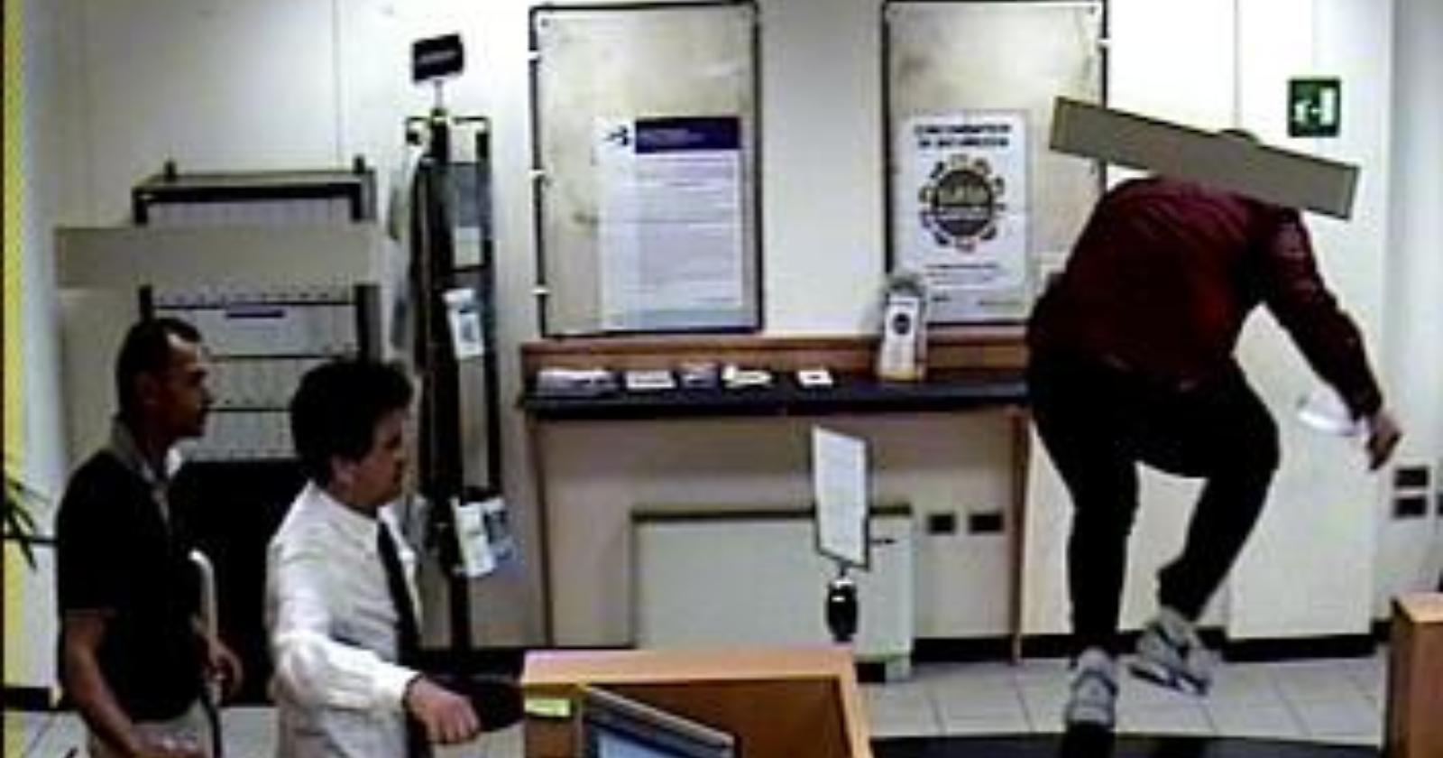 Lavello, rapinano la Banca Popolare di Bari: due arresti